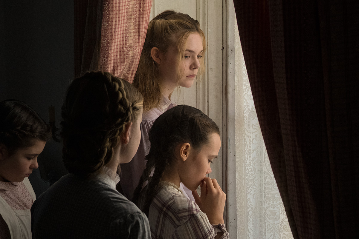 Elle Fanning and girls in The Beguiled